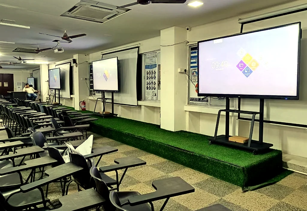 Smart classroom with interactive learning technology