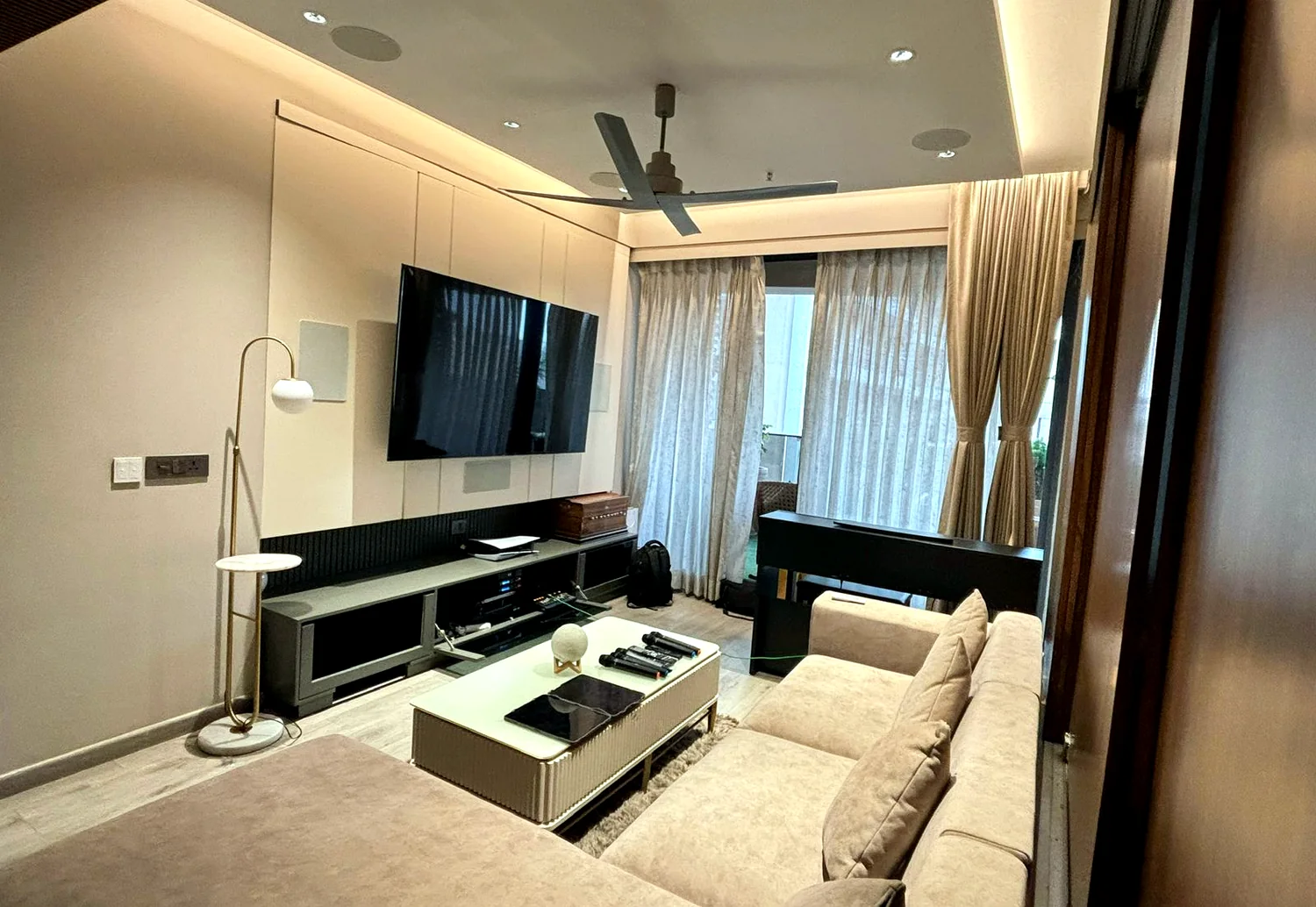 Real estate sales and smart property technology display environment