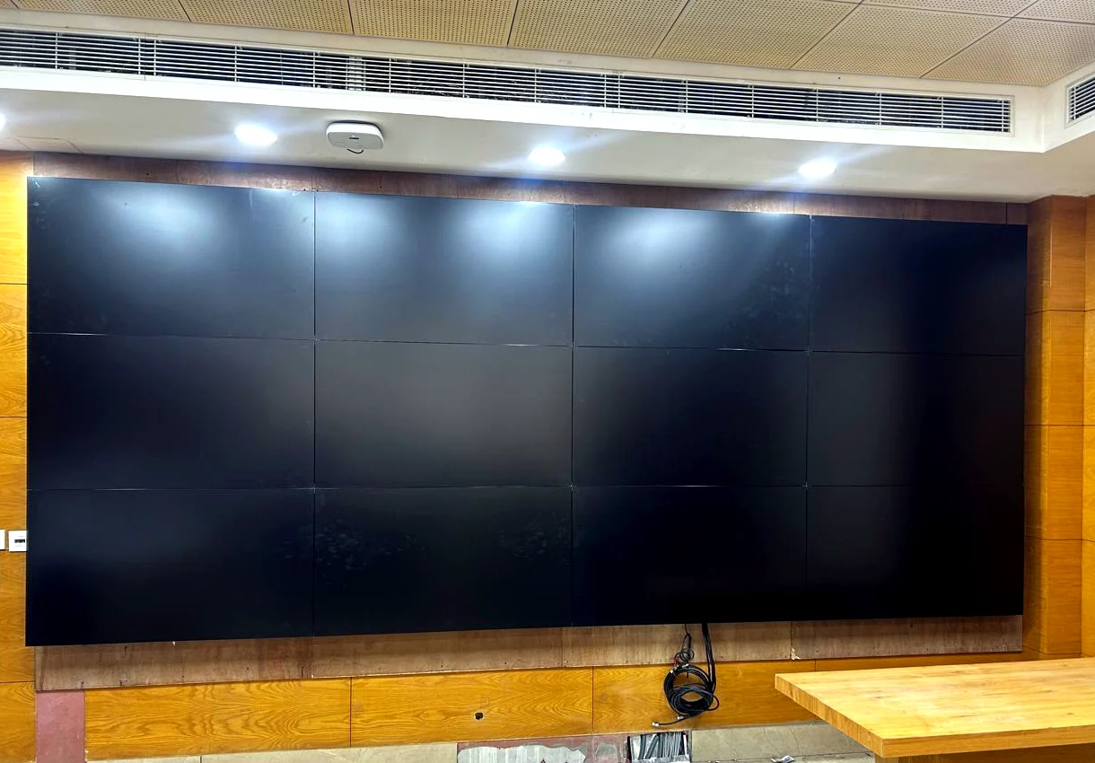 Enterprise active LED wall, video wall controllers and command center displays