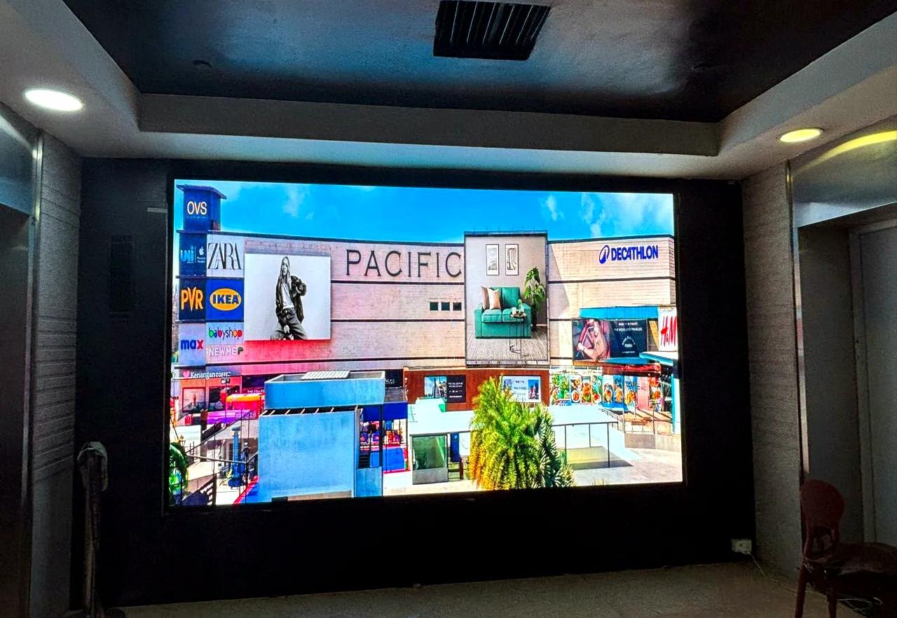 Automotive showroom and training room display technology